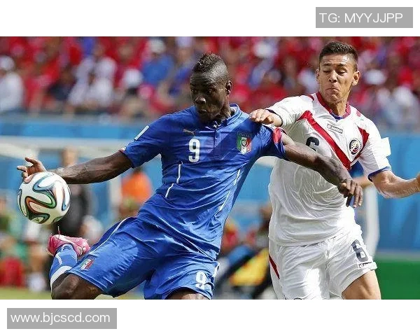 黑人足球明星与孩子们温馨合影展现友爱与希望的美好瞬间