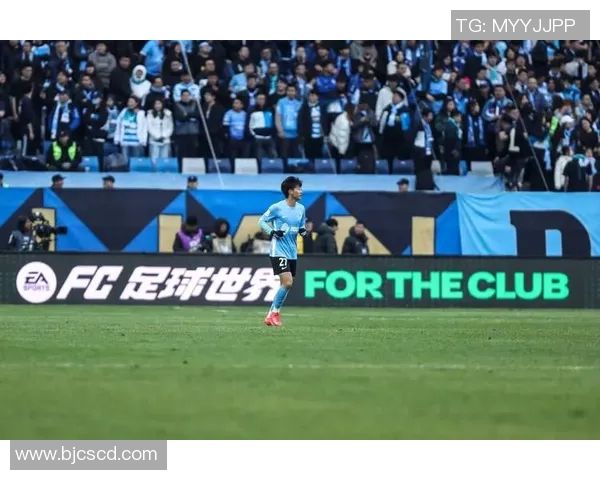 足球明星伤病瞬间全景图集揭示运动背后的艰辛与坚持