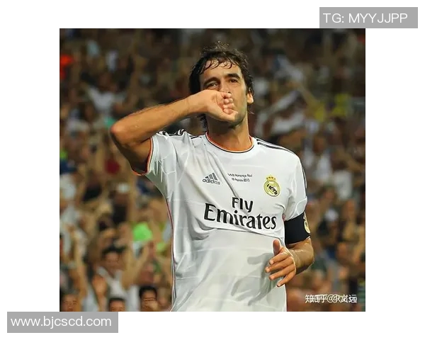 足球明星怒砸手机瞬间集锦高清图片大赏让你见证他们的疯狂与激情